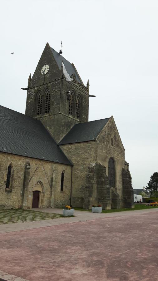 Chambres D'Hotes Et Table D'Hotes- Valentine 44 Sainte-Mere-Eglise Exterior photo
